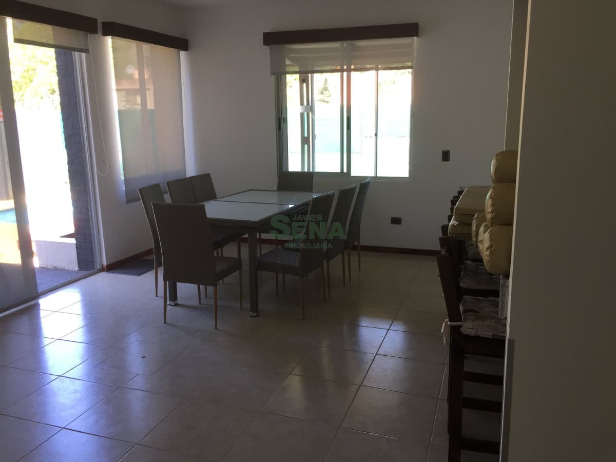 Venta en Pinares, Gran Edificacion, 4 Dormitorio, 4 baños, pileta, 2 cuadras del Mar, a estrenar.