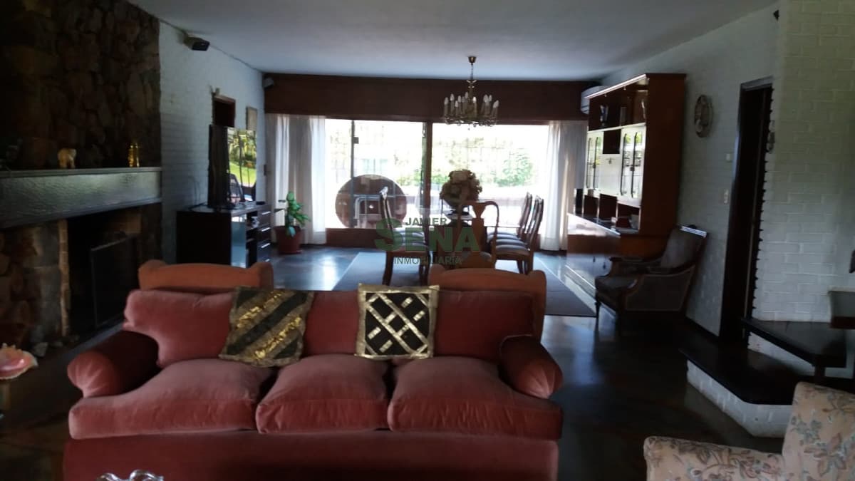 Venta de casa en la Mansa, 4 dormitorios, 6 baños, piscina, cerca del mar.