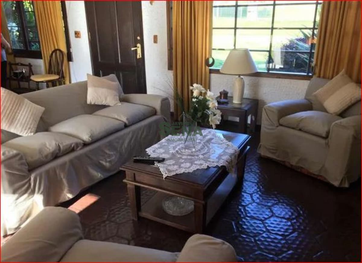 Venta de casa en Cantegril, 3 dormitorios, 2 baños, piscina, buen lugar.