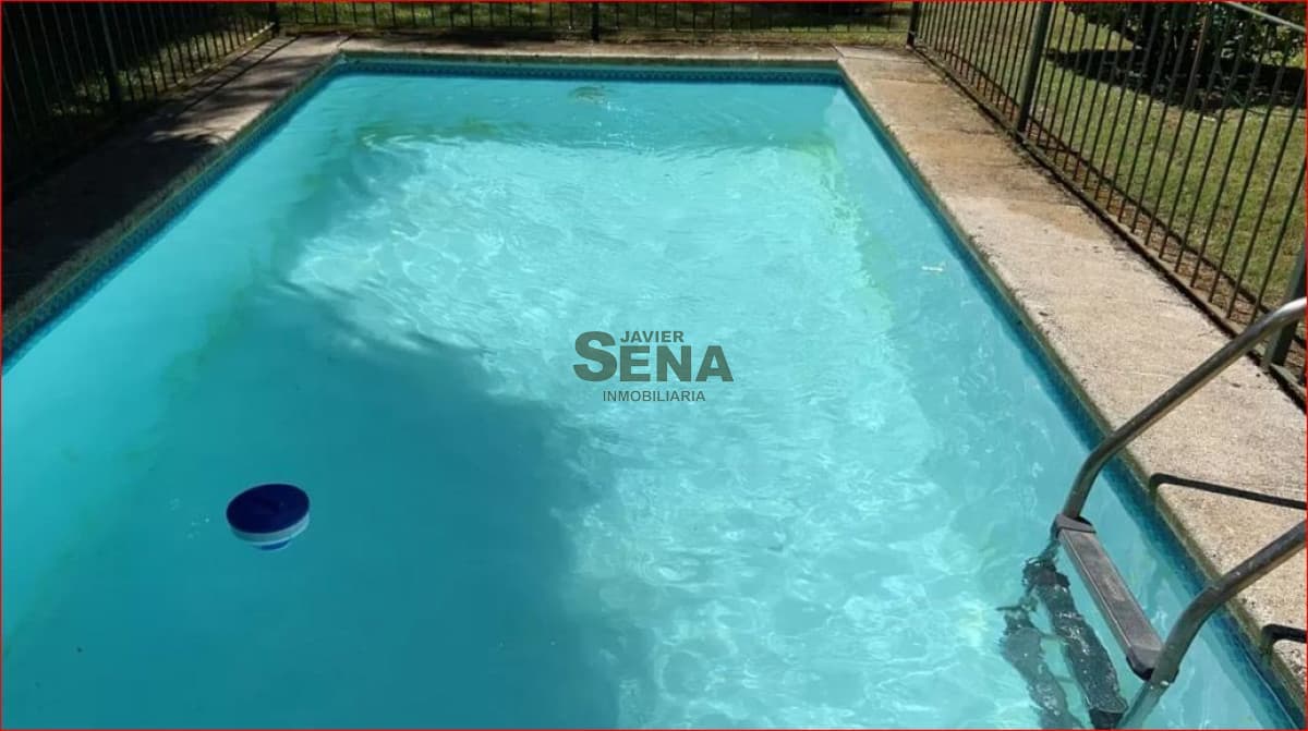 Alquiler de casa en Lugano, 4 dormitorios, 3 baños, piscina, buen terreno.