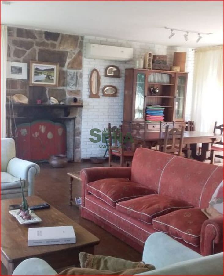 Alquiler de casa en la mansa, 6 dormitorios, 4 baños, cerca del mar, lindo jardin.