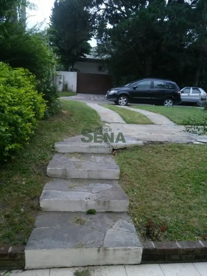 Alquiler casa en la Mansa, 3 dormitorios, 2 baños, muy buen lugar.