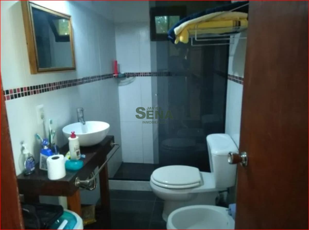 Venta de casa en el Chorro, 2 dormitorios, baño, terreno bien alto.