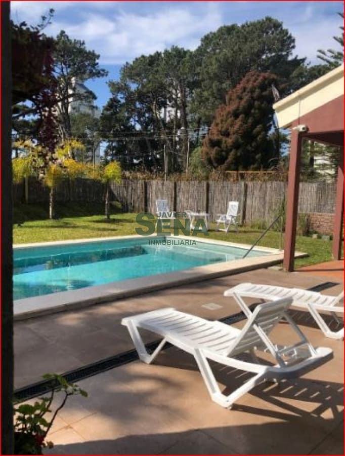 Alquiler de casa en la mansa, 5 dormitorios, 5 baños, piscina, cerca del mar, buena casa.