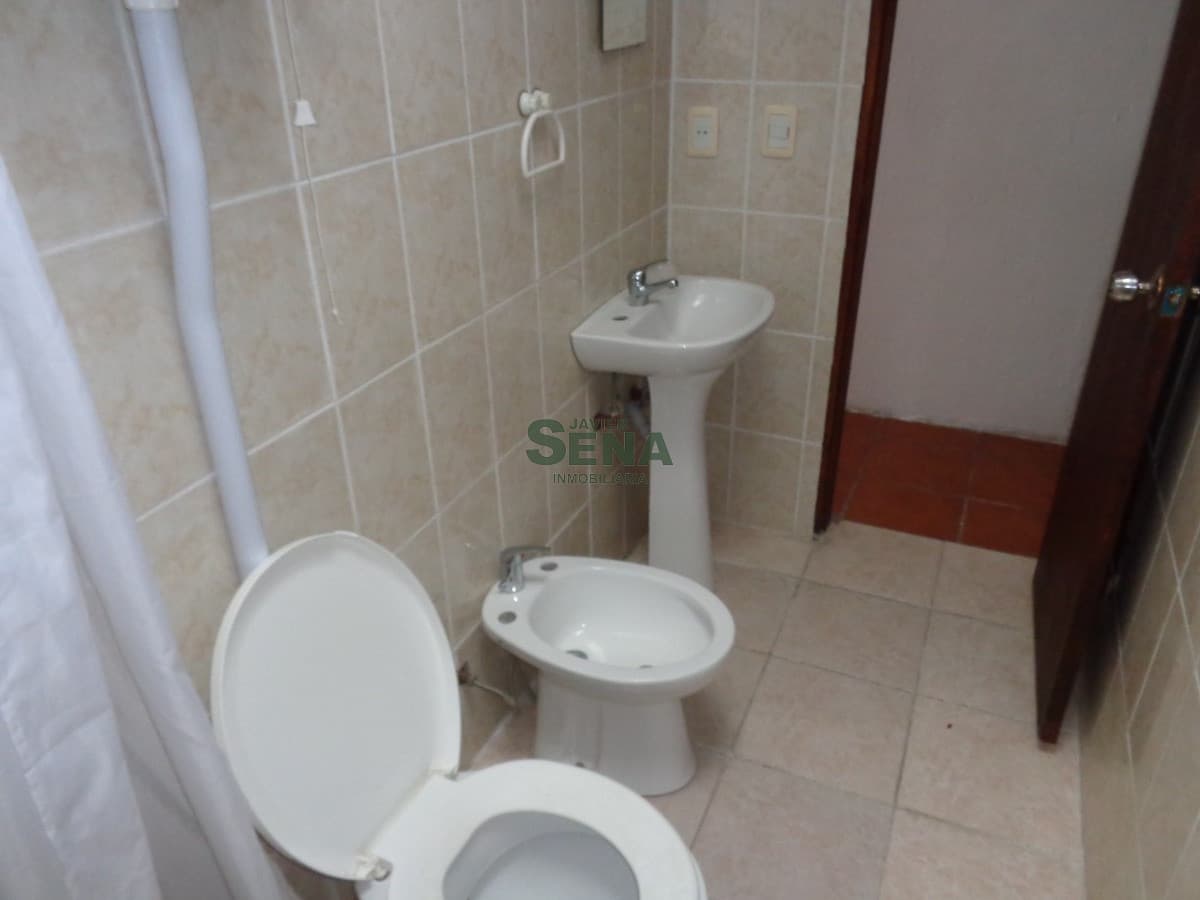Venta de casa en Pinares, 3 dormitorios 2 baños, cerca de todo.