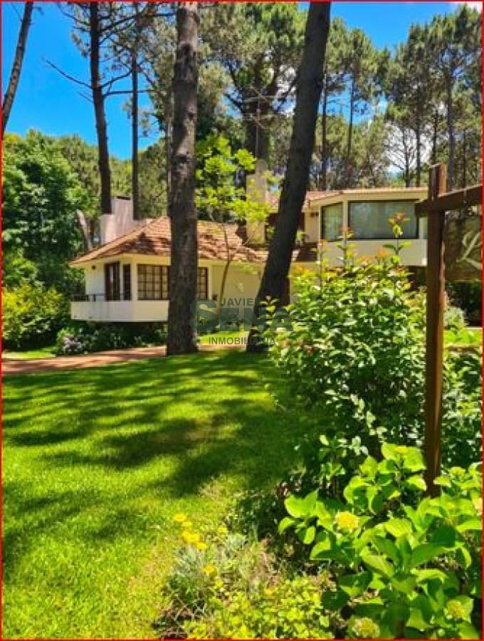 Alquiler de casa en Solanas, 4 dormitorios, 3 baños, piscina, arbolado, un sueño.