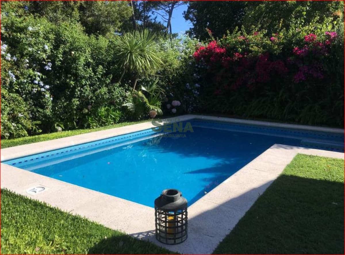 Alquiler de casa en la mansa, 4 dormitorios, 3 baño, piscina, cerca del mar.
