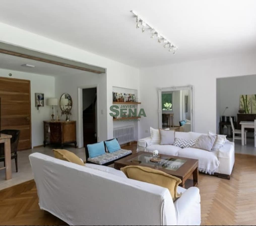 Alquiler de casa en Rincon del Indio, 5 dormitorios, 4 baños, piscina, gran chalet, cerca del mar.