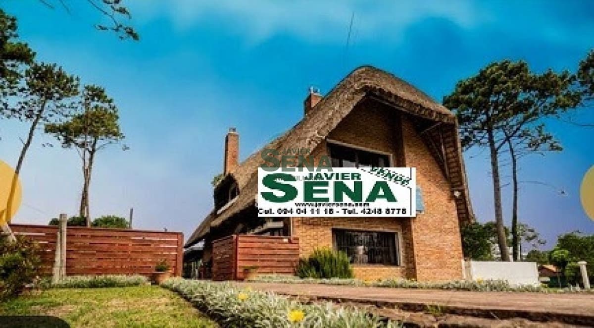 Venta de casa ideal para instalar clínica o emprendimiento en Barrio Cordoba.