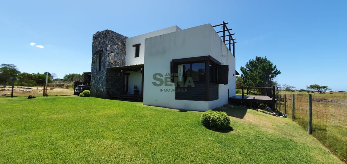 Venta de casa en Jose ignacio, 5 dormitorios, 4 baños, piscina, vista al mar.