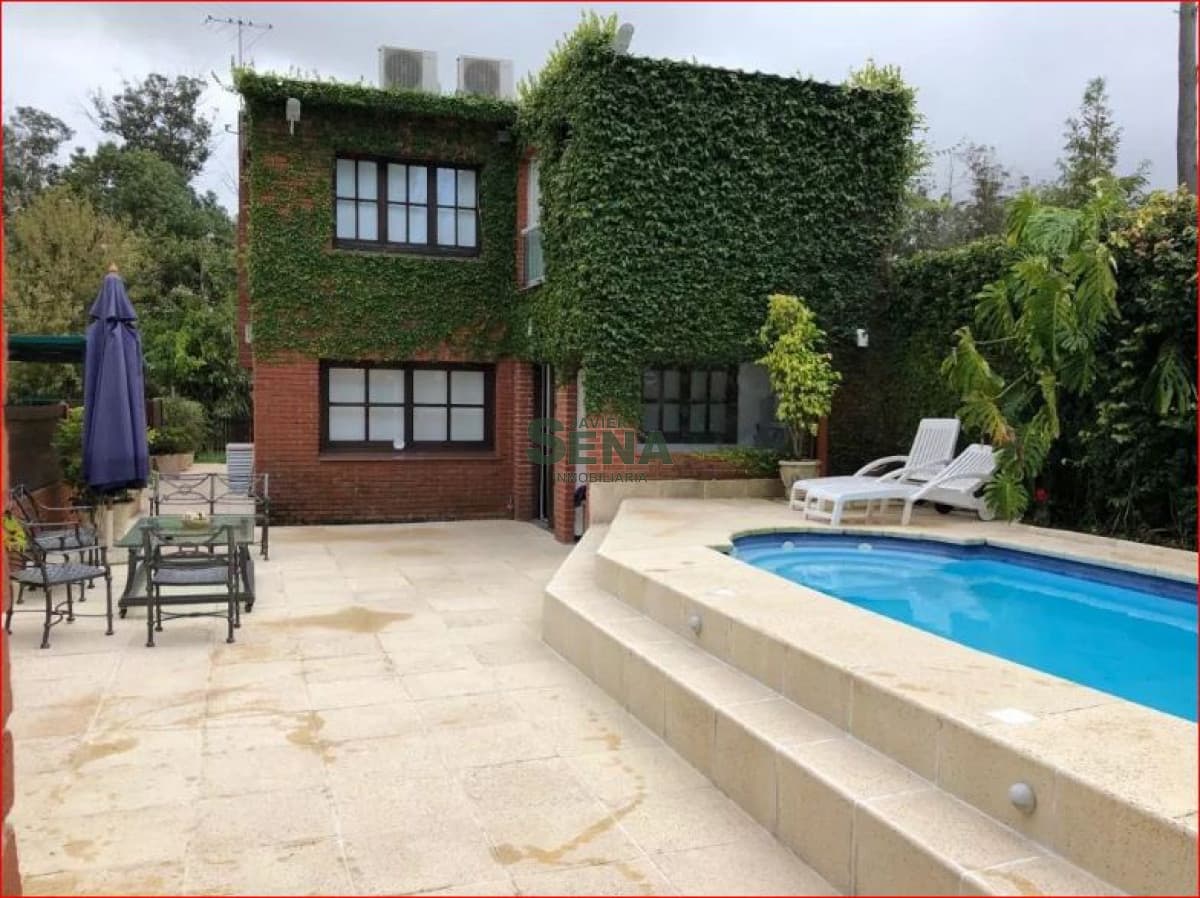 Alquiler de casa en Jardines de Cordoba, 3 dormitorios, 4 baños, piscina, lindo lugar.
