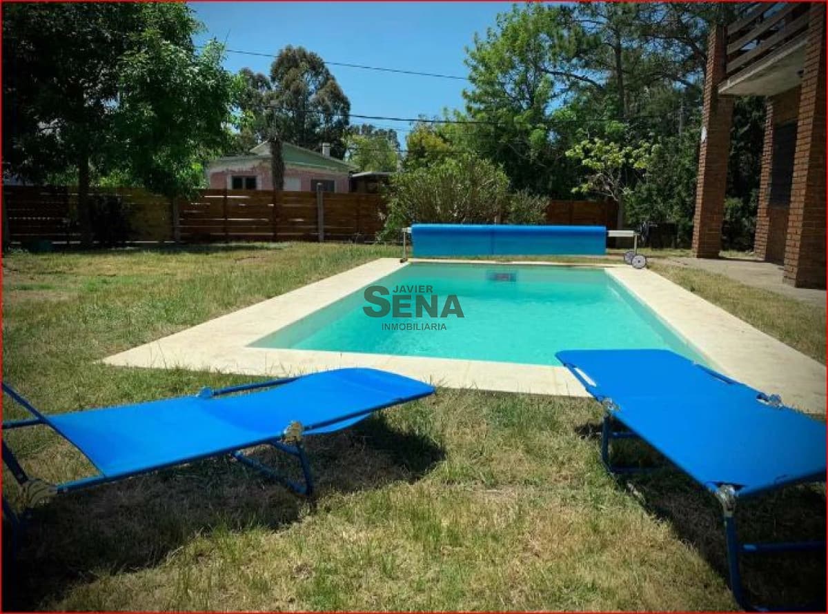 Alquiler de casa en la Mansa, 3 dormitorios, 2 baños, piscina, parque, cerca del mar.