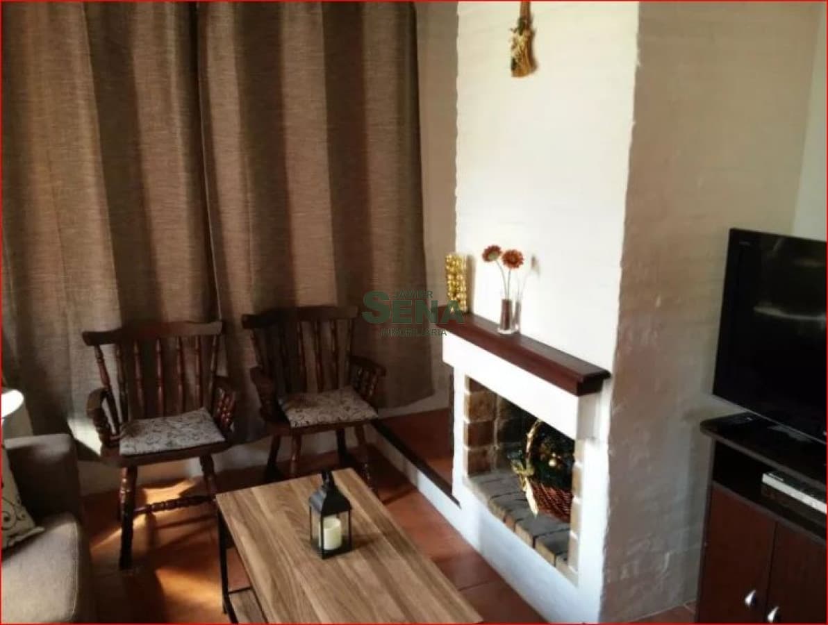 Venta de casa en Jardines de Cordoba, 3 dormitorios, 2 baños, lindo lugar.-