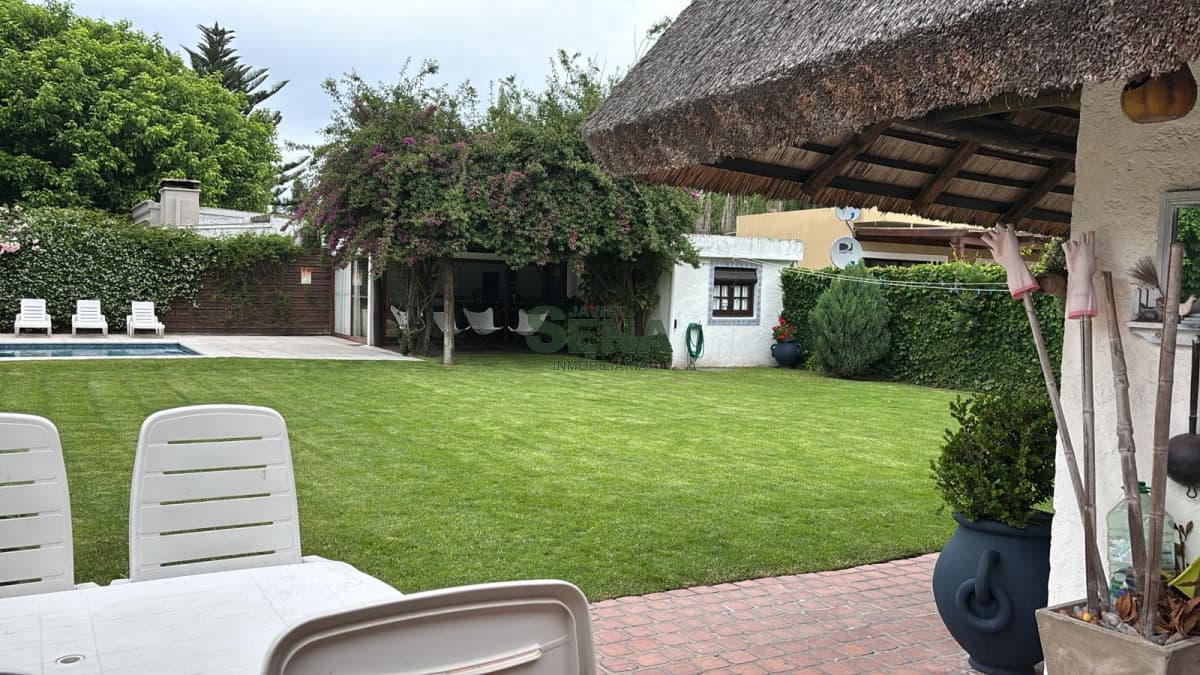 Alquiler de casa en Pinares, temporada de 3 dormitorios, con parrillero en Pinares