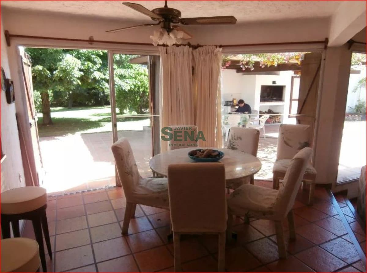 Alquiler de casa en la mansa, 5 dormitorios, 5 baños, cerca del mar,.