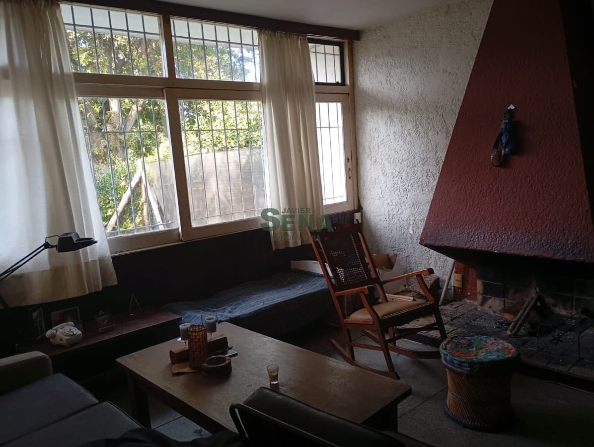 Venta de casa en Cantegril de 3 dorm, 2 baños, con apartamento al fondo.
