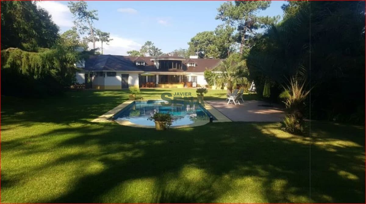 Venta y alquiler casa en Cantegril, 5 dormit, 9 baños, piscina, buen terreno.