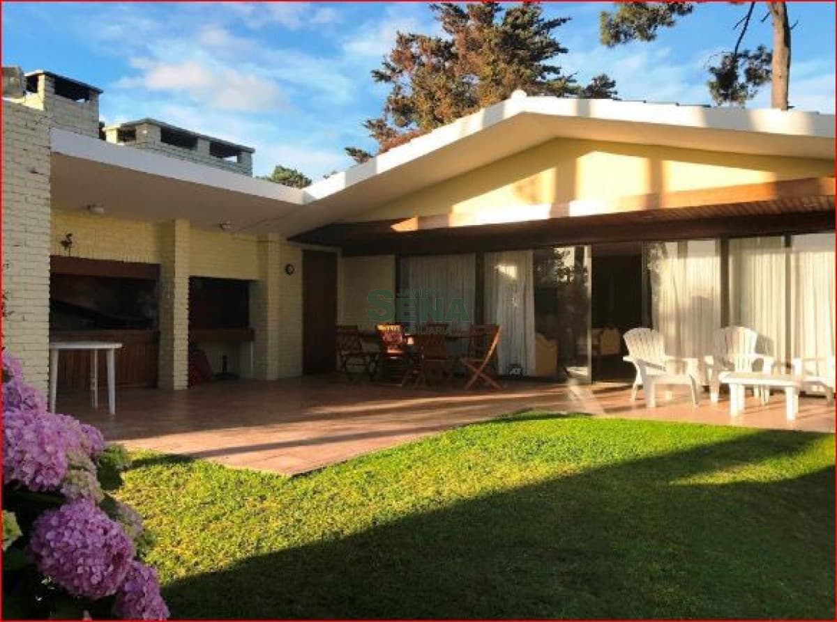 Venta de lote en la Roosevelt, son 3900m2 de tierra para construir P.H.