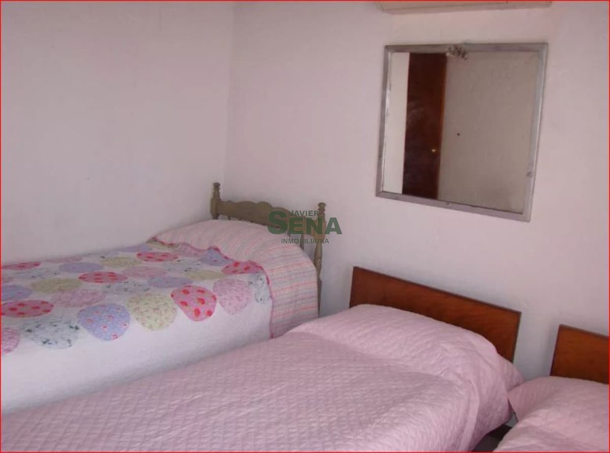 Alquiler de casa en Pinares, 4 dormitorios, 2 baños, piscina, buen parque.