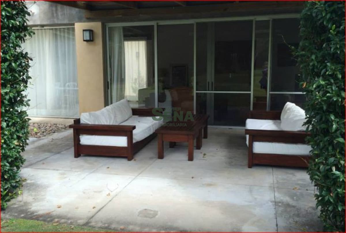 Alquiler de casa en rincon del Indio, 2 dormitorios, 2 baños, pileta.