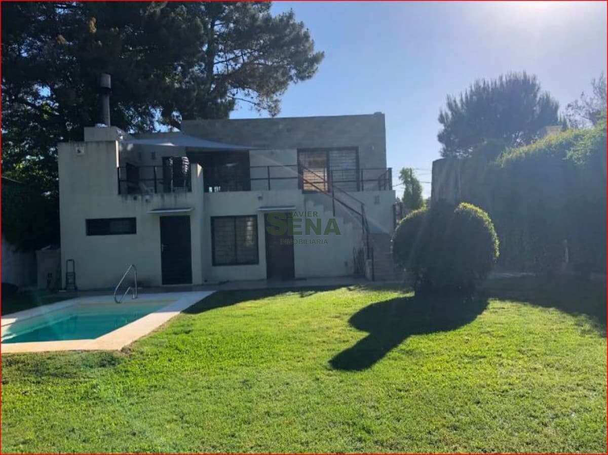 Alquila casa en pinares, 3 dormitorios, 2 baños, lindo parque con piscina.