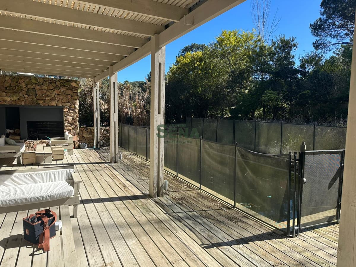 Venta de casa Club del Lago, 2 dormitorios, 2 baños, con piscina lindo parque.