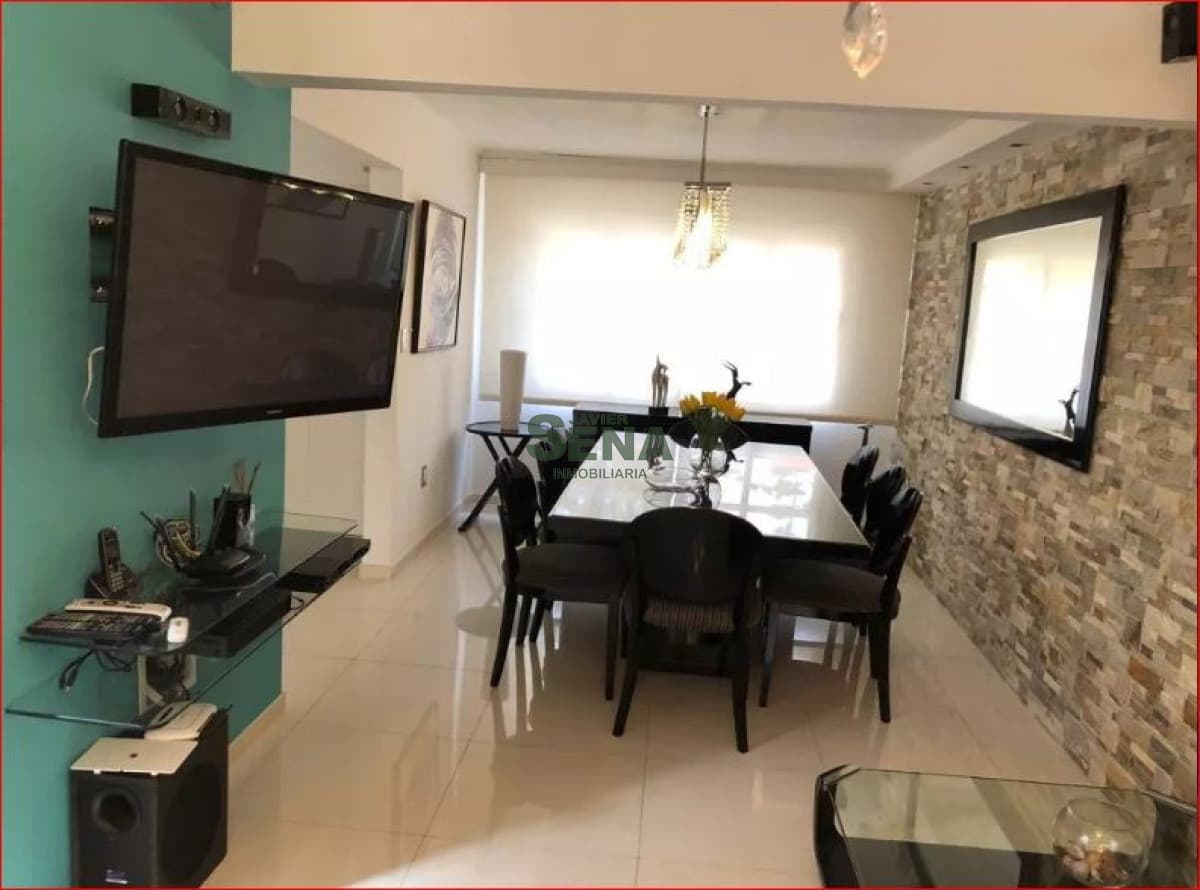 Alquiler de casa en Jardines de Cordoba, 3 dormitorios, 4 baños, piscina, lindo lugar.