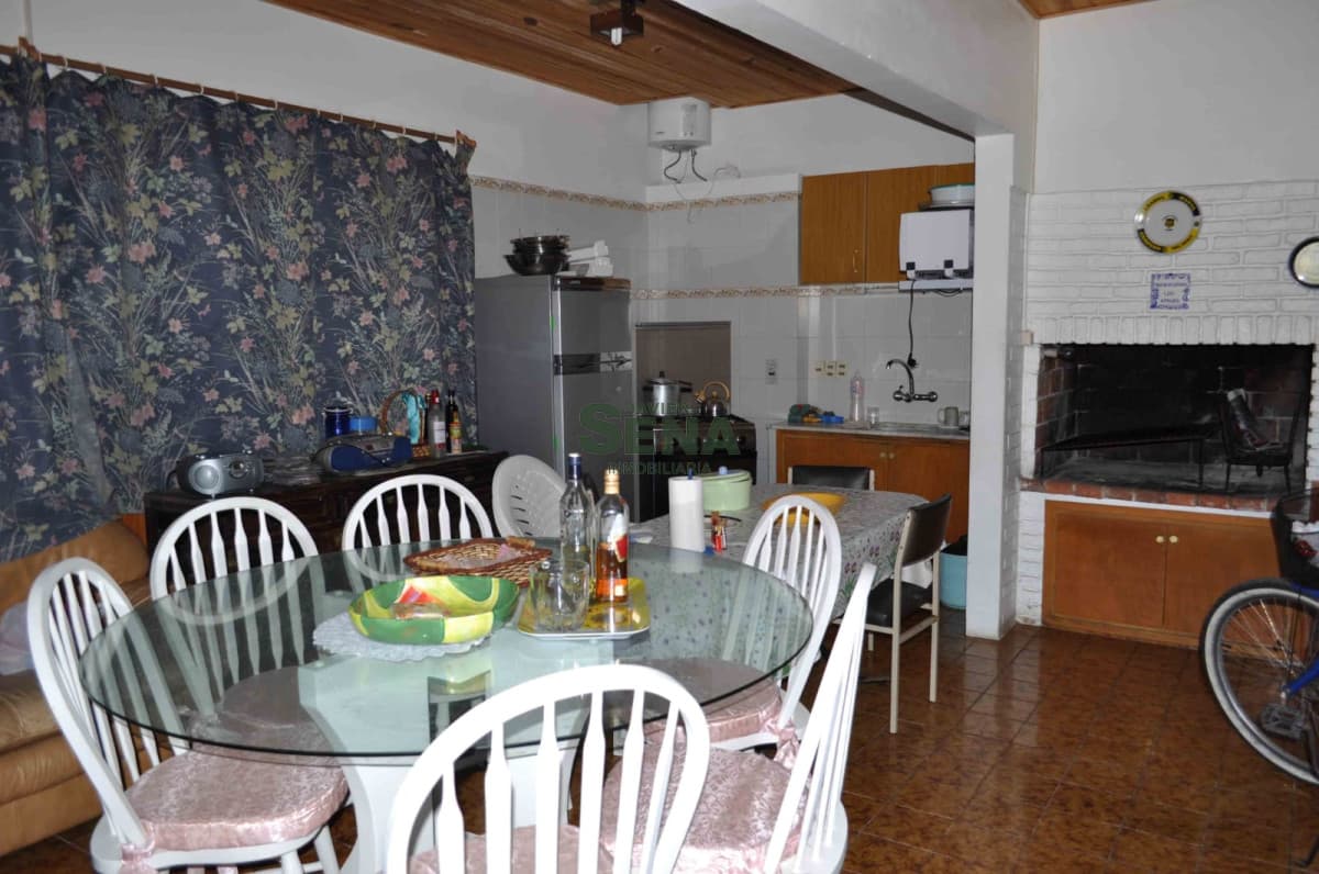 Alquiler de casa frente al Mar, brava, 3 dormitorios, 2 baños, linda zona.