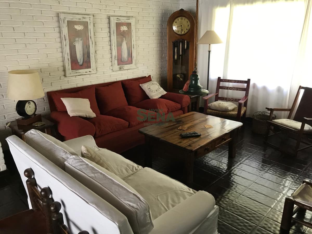 Alquiler de casa en Pinares, 3 dormitorios, 3 baños, piscina, bujen parque.
