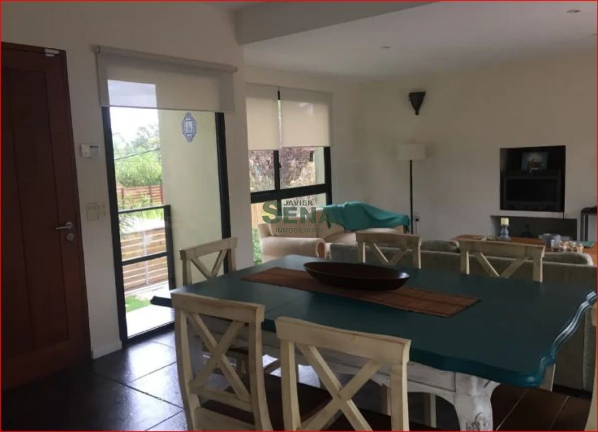 Alquila casa en pinares, 3 dormitorios, 2 baños, lindo parque con piscina.