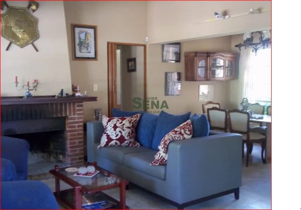 Alquiler de casa en la Mansa, 5 dormitorios, 4 baños, buen parque.