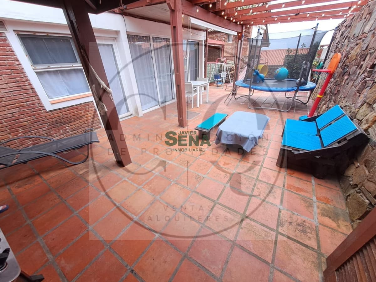 Venta casa en pinares, 4 dormitorios, canchas , pergola, terraza y vista al mar.