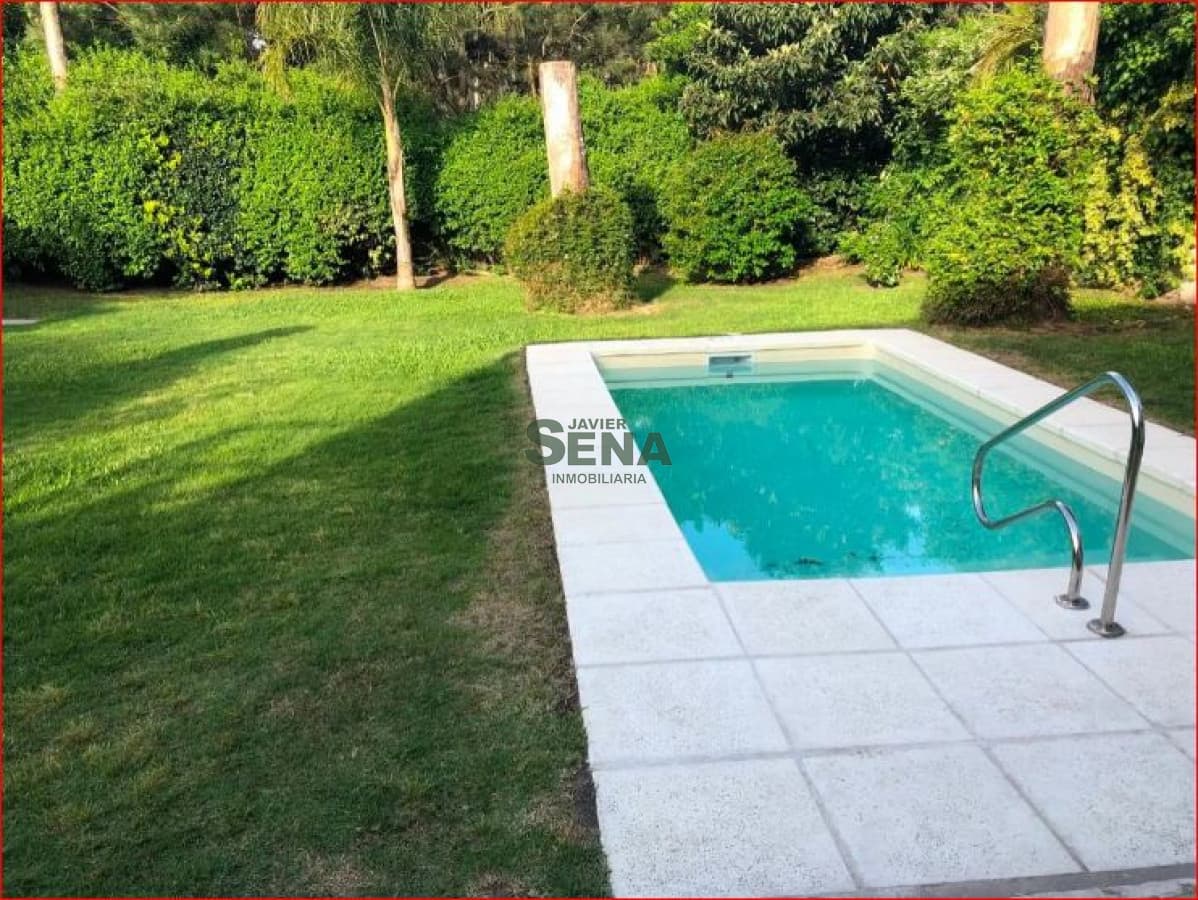 Alquila casa en pinares, 3 dormitorios, 2 baños, lindo parque con piscina.