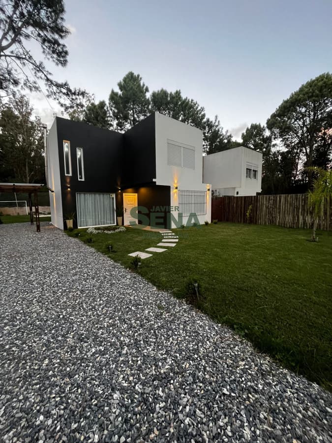 Alquiler temporal de casa en Pinares, 3 dormitorios, 2 baños, preciosa lugar.