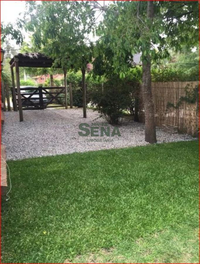 Alquiler de casa en Jardines de Cordoba, 2 dormitorios, baño, piscina.