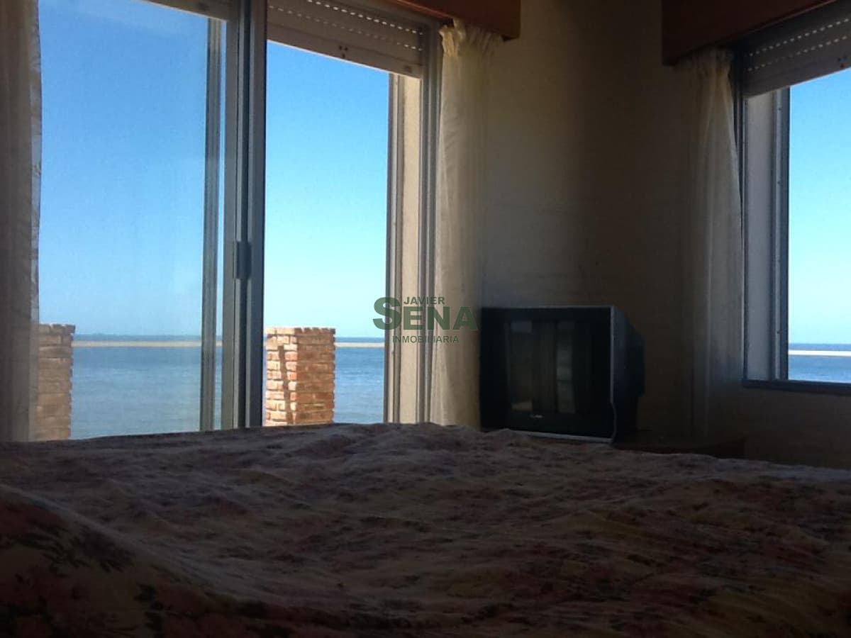Venta de casa en Punta Colorada, Piriapolis, 3 dormitorios, 2 baños,  gran vista