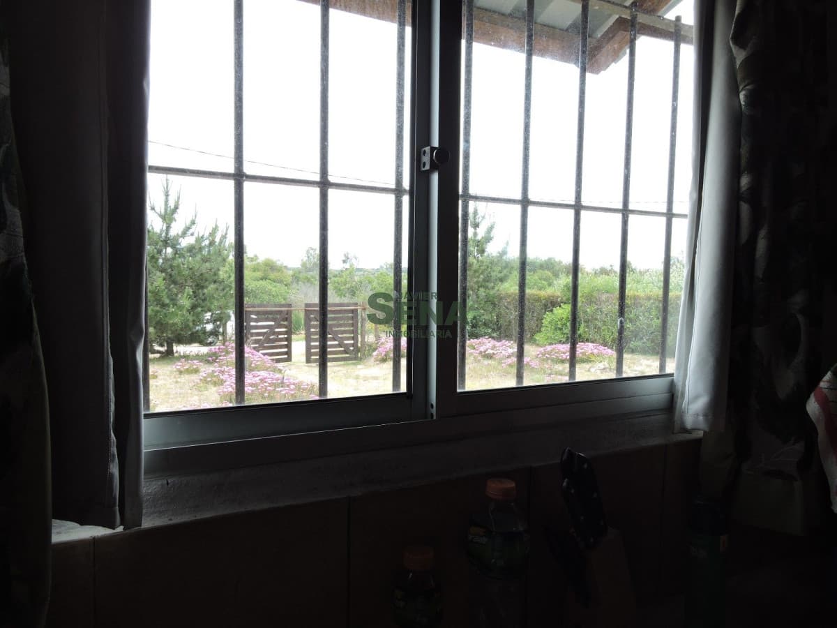 Venta de Casa en Pinares. 3 dormitorios,  2 baños,  664M2, 173m2 construidos
