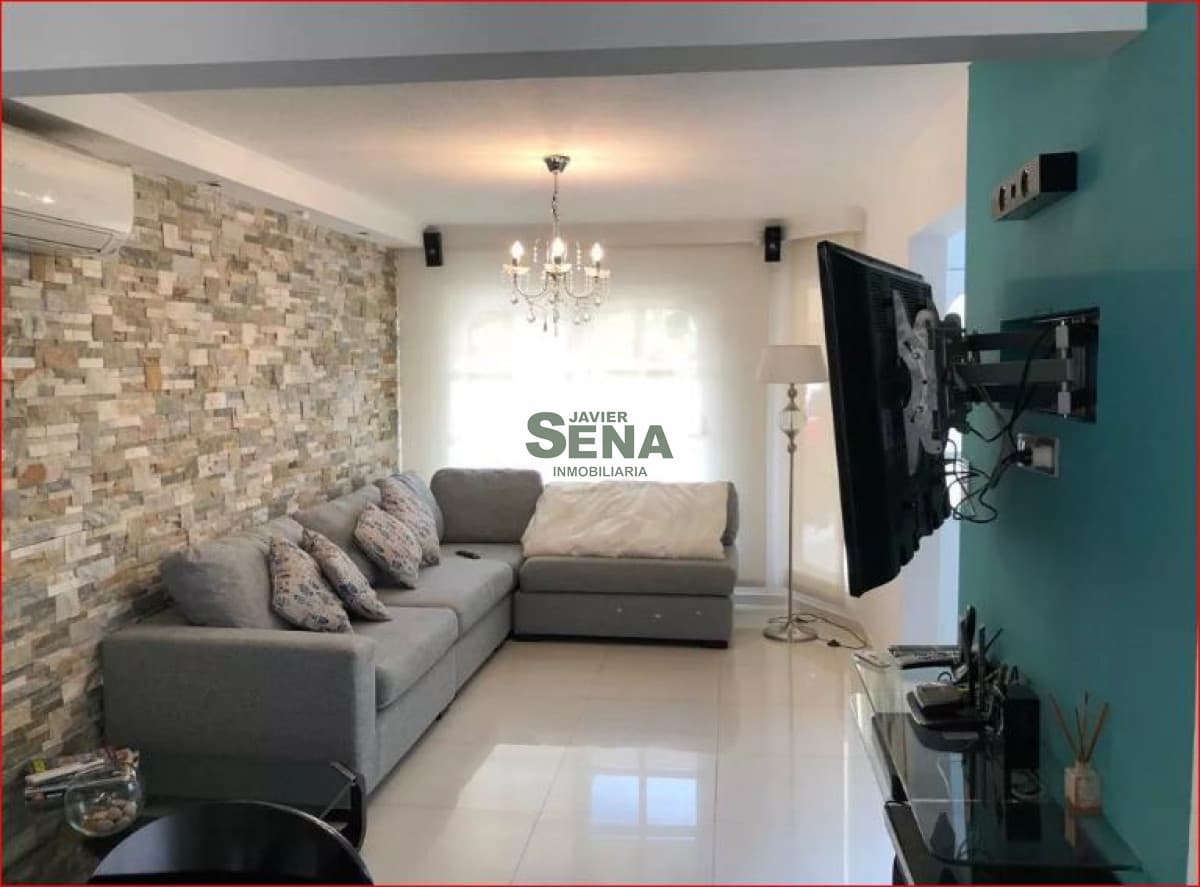 Alquiler de casa en Jardines de Cordoba, 3 dormitorios, 4 baños, piscina, lindo lugar.