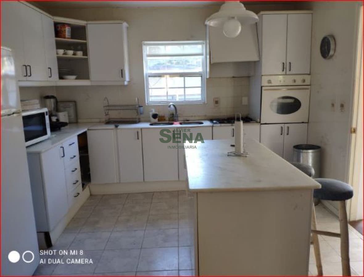 Venta y alquiler en Rincon del Indio, 3 dormitorios, 2 baños, piscina, buen parque.