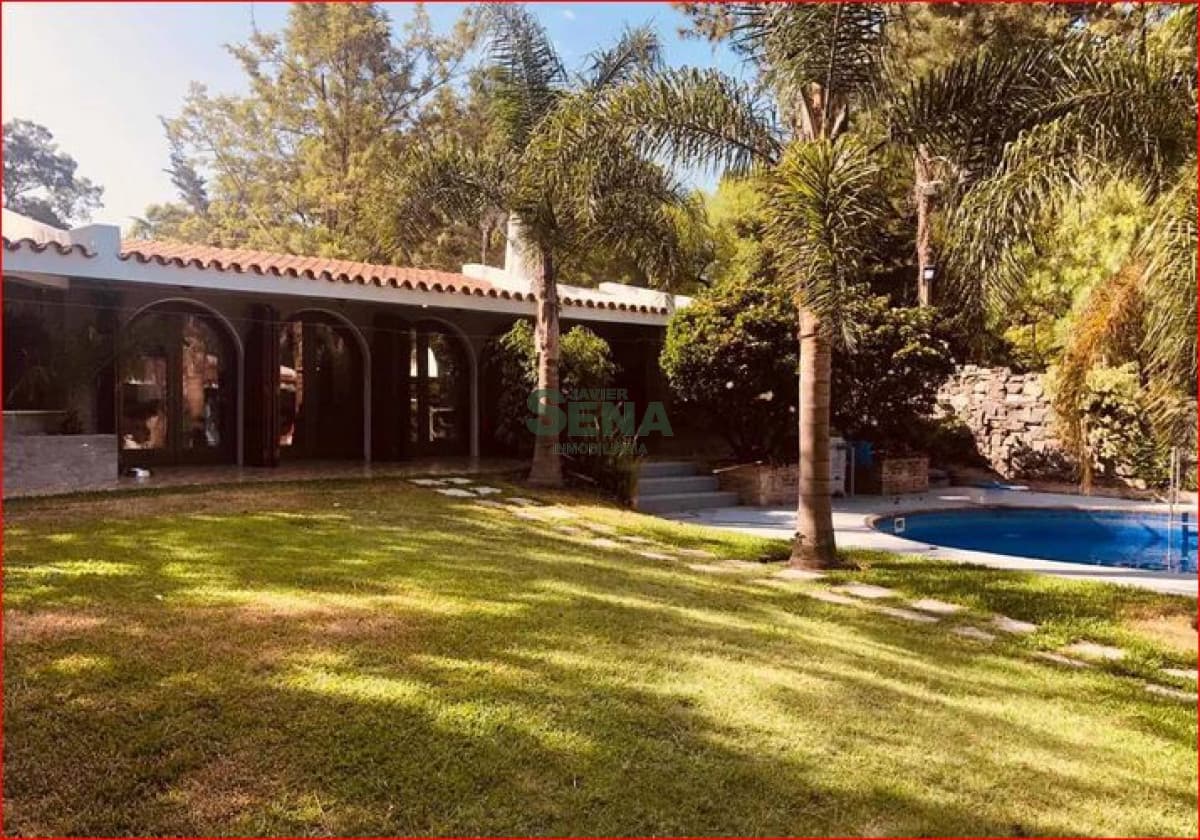 Alquiler de casa en Lugano, 3 dormnitorios, 2 baños, piscina, gran parque, cerca del mar.