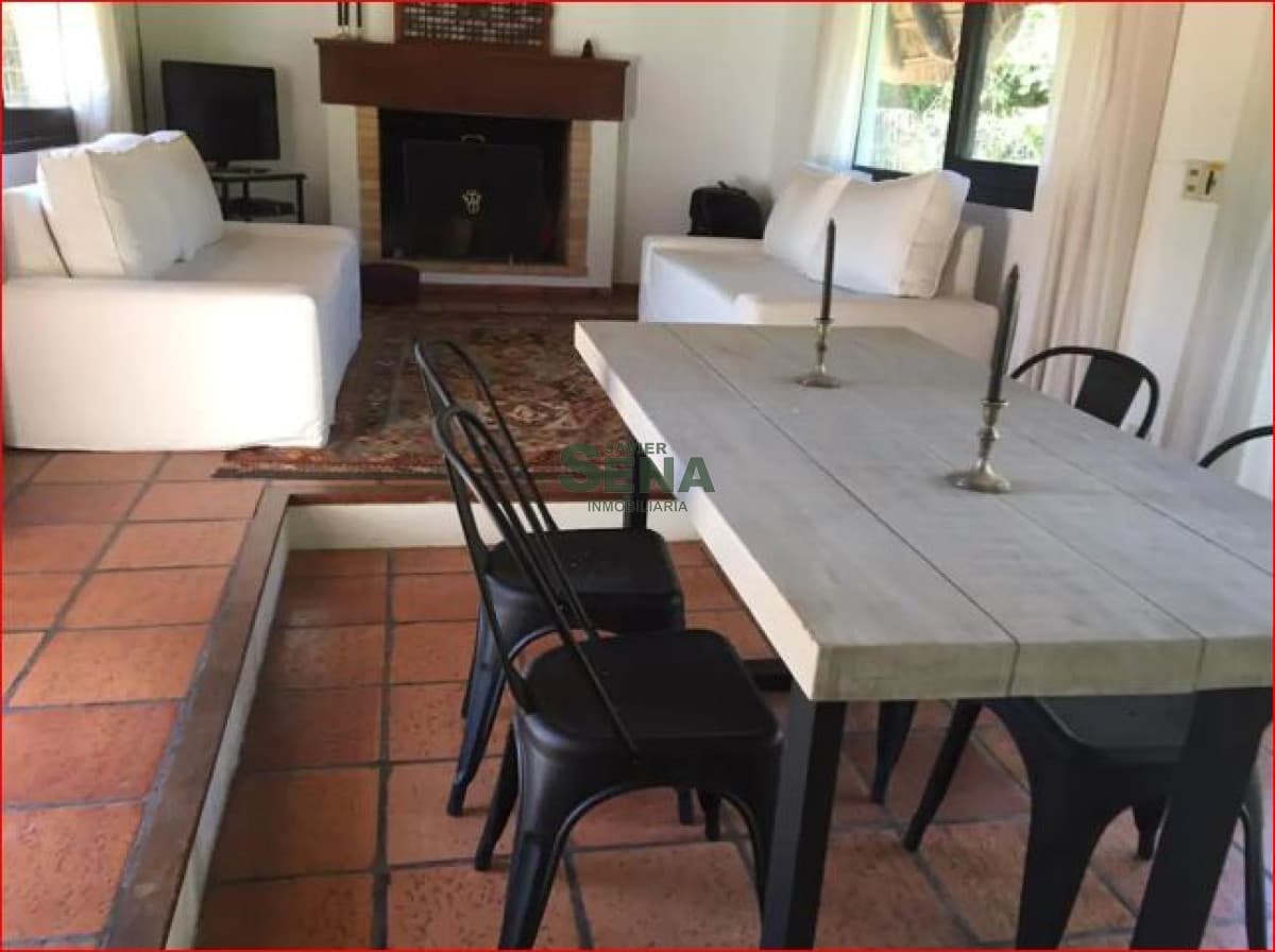 Venta y alquiler en Rincon del Indio, 3 dormi, 2 baños, piscina, cerca del mar.