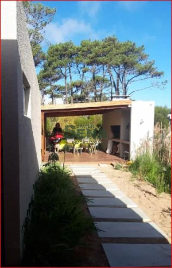 Alquiler de casa en Chiuhua, 2 dormitorios, baño, lindo parque cerca del mar.