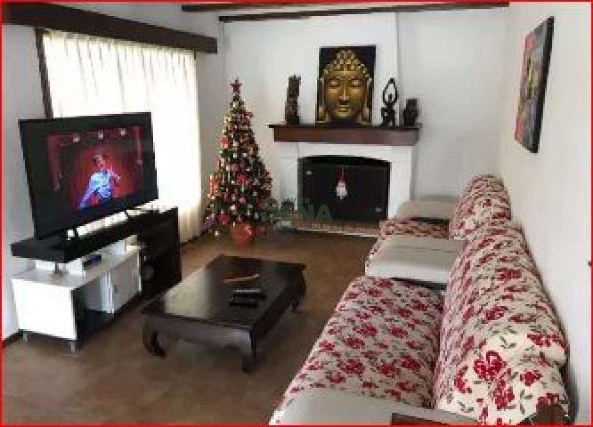 Alquiler de casa en la Mansa, 5 dormitorios, 4 baños, muy buen lugar y cerca del mar.