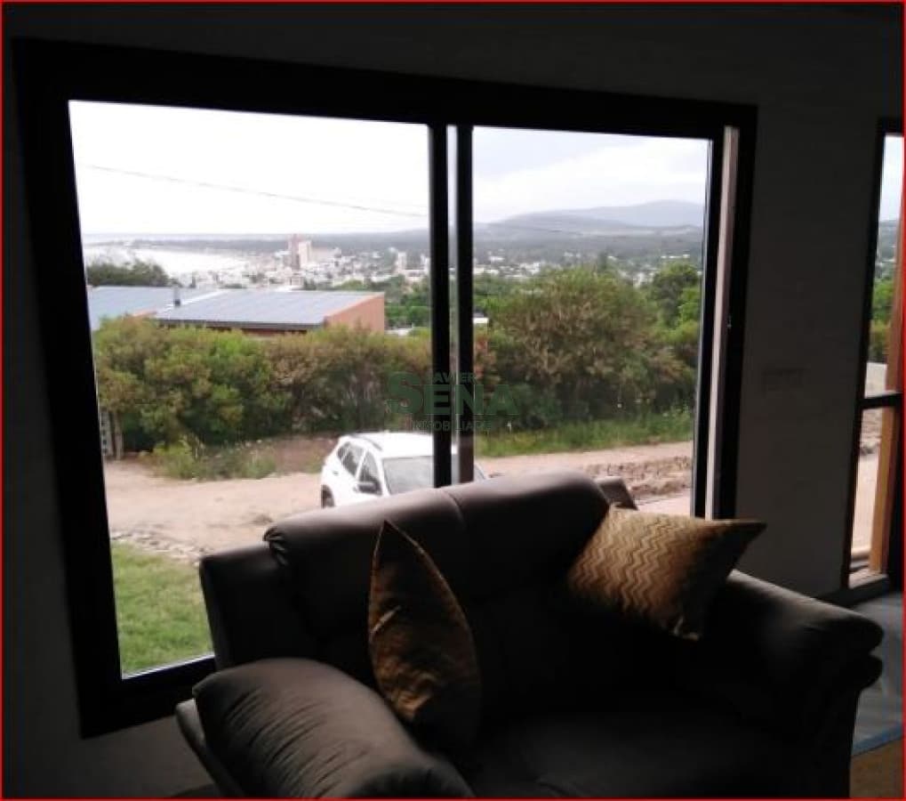 Venta de casa en Pirapolis, 3 dormitorios, 2 baños, linda vista.