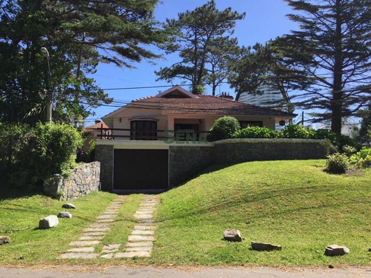 Venta y alquiler en MANSA, 3 DORMITORIOS, 3 BAÑOS, BUENA CONSTRUCCION.