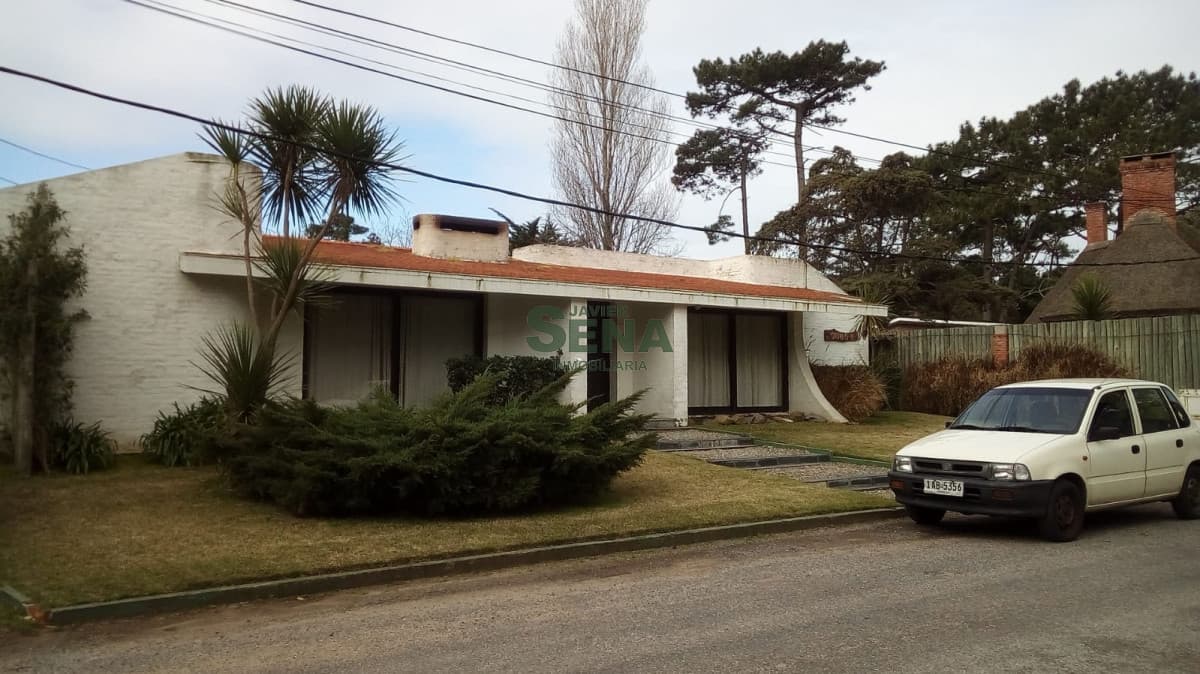 Alquiler de casa en San Rafael, 3 dormitorios, 2 baños, divino lugar.