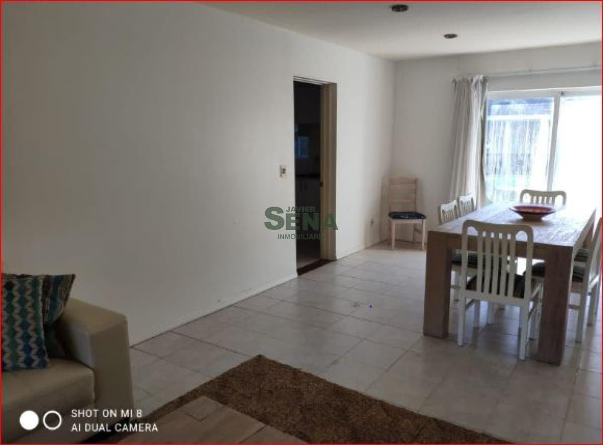 Venta y alquiler en Rincon del Indio, 3 dormitorios, 2 baños, piscina, buen parque.
