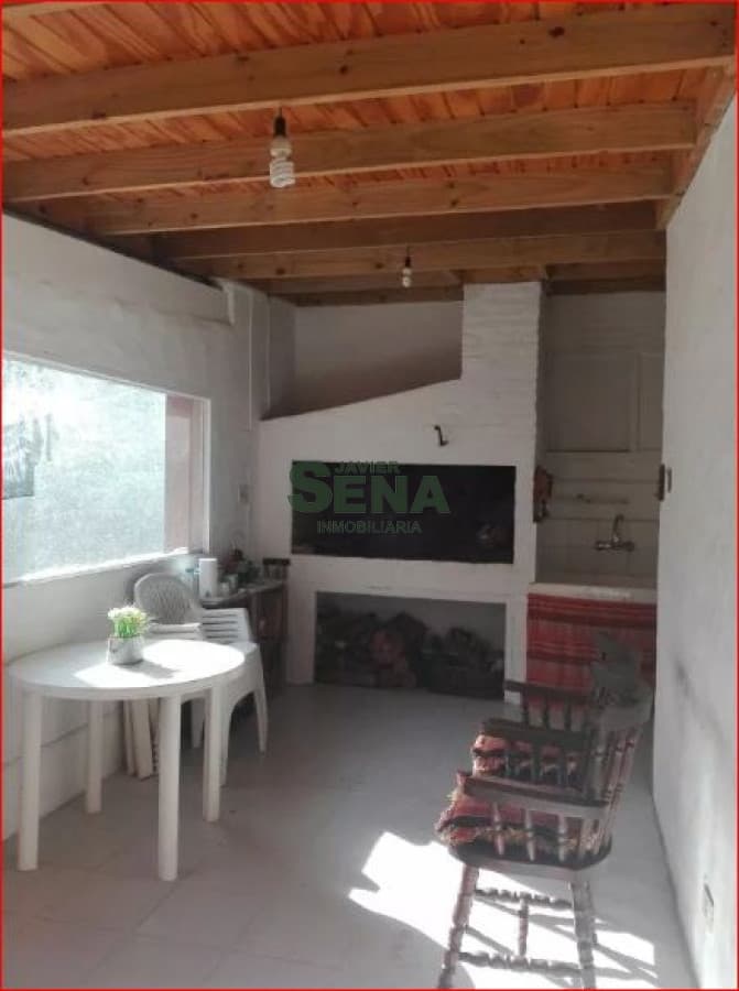 Venta de casa en Jardines de Cordoba, 3 dormitorios, 2 baños, lindo lugar.-