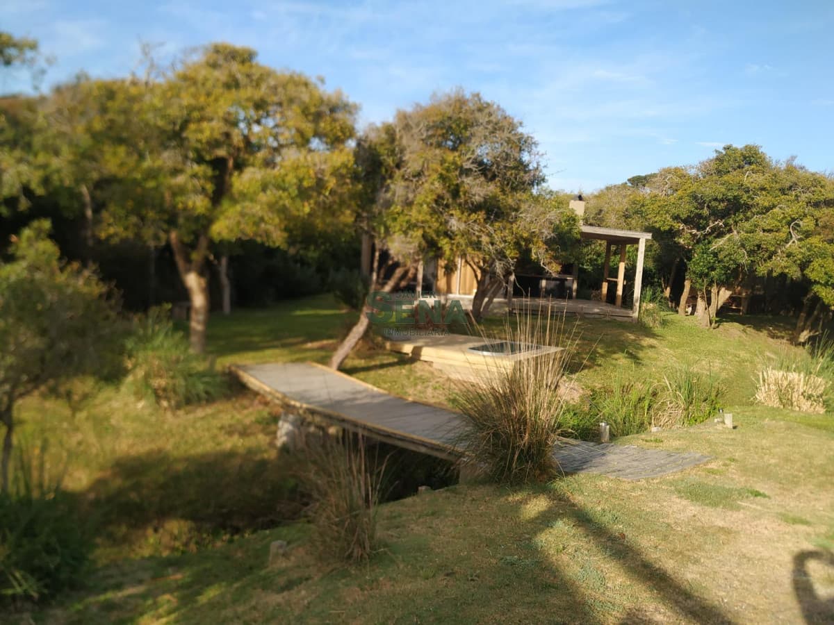 Alquiler casa en San Vicente, de 1 dormitorio, baño, barrio seguro próximo a la playa y a José Ignacio.