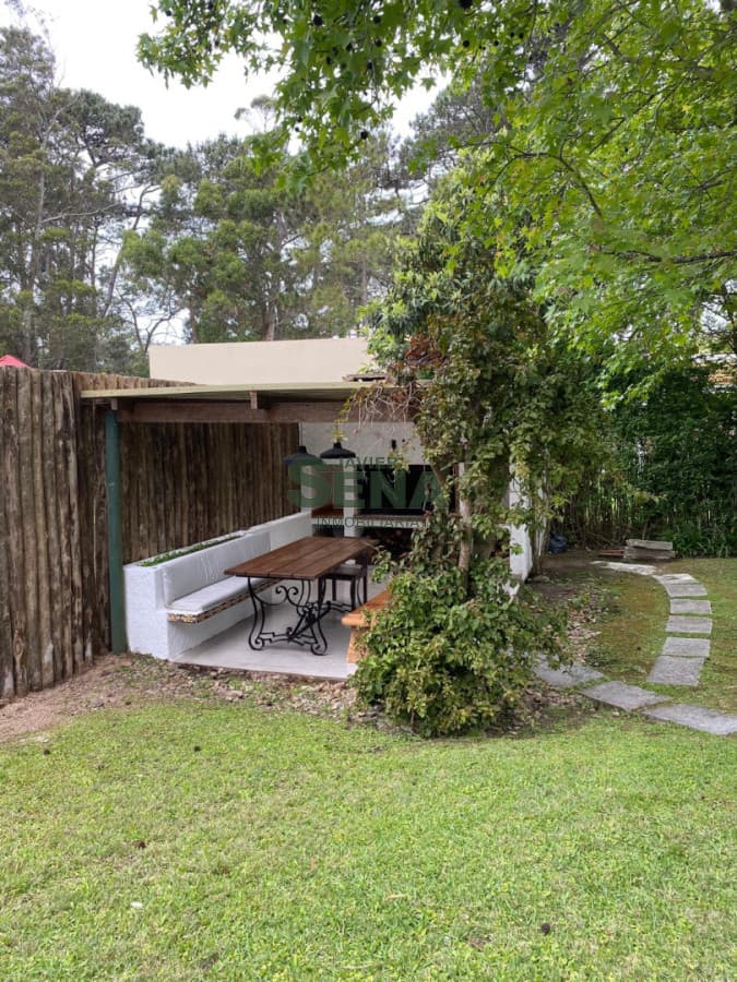 Venta de hermosa casa en Rincon del Indio, 3 dormi, 2 baños, cerca del mar.